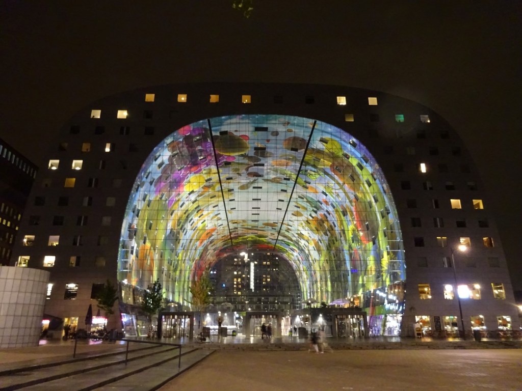 Markthal bij avond, Rotterdam,&nbsp;Nederland