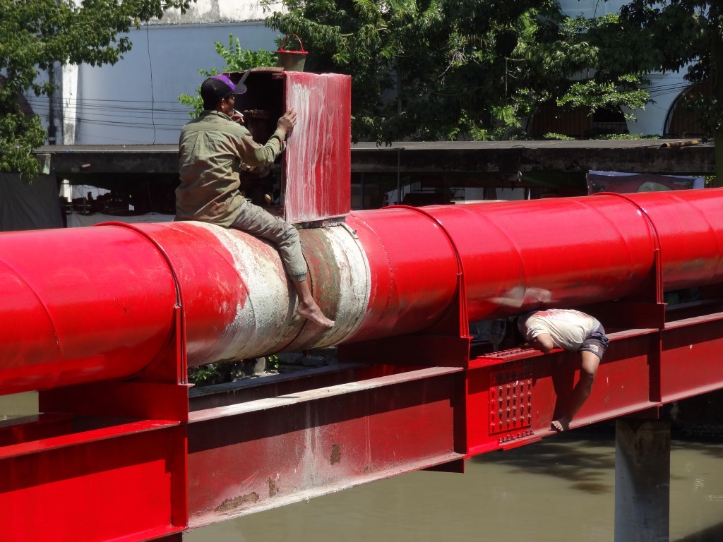 Pijpleiding repareren, Surabaya