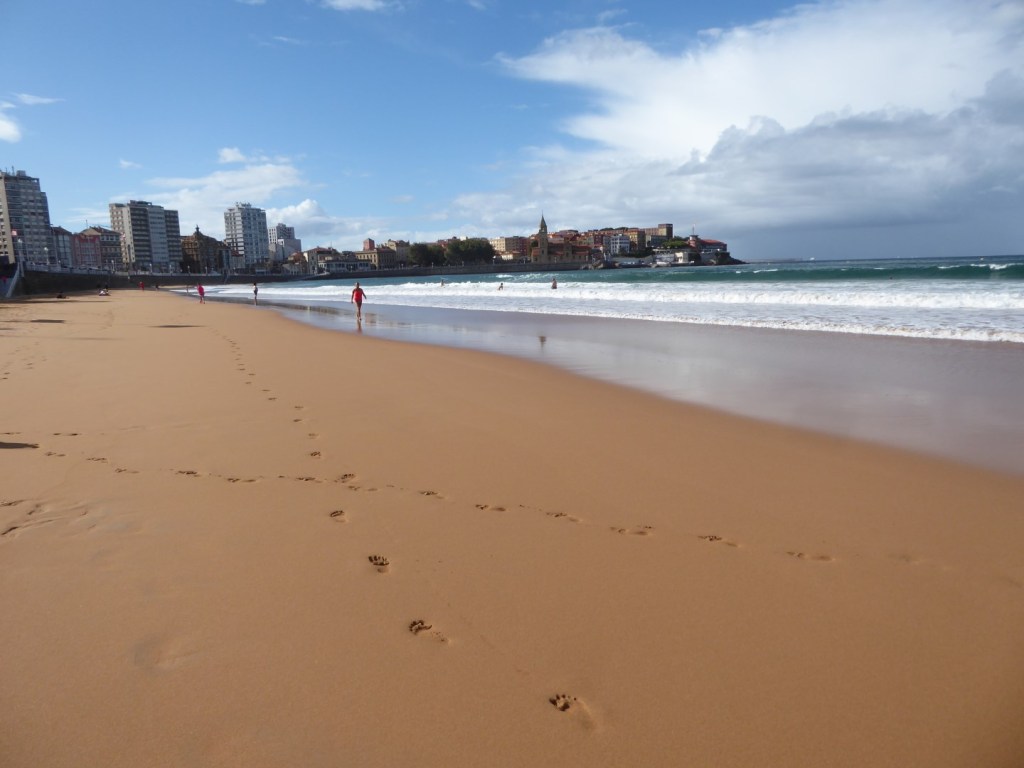 Playa de San Lorenzo, Gijon