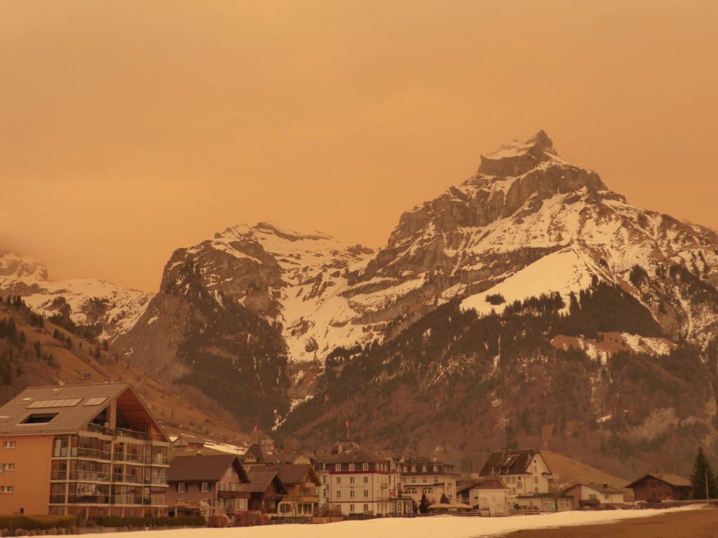 Saharazandstorm over de sneeuw,&nbsp;Engelberg