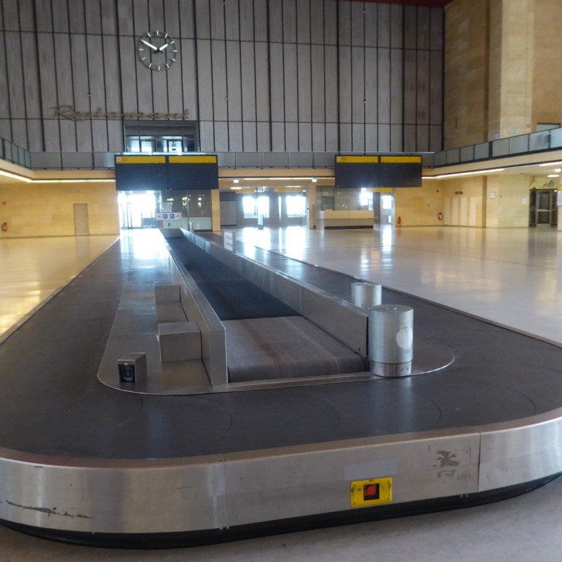 Interieur luchthavengebouw vliegveld&nbsp;Tegel