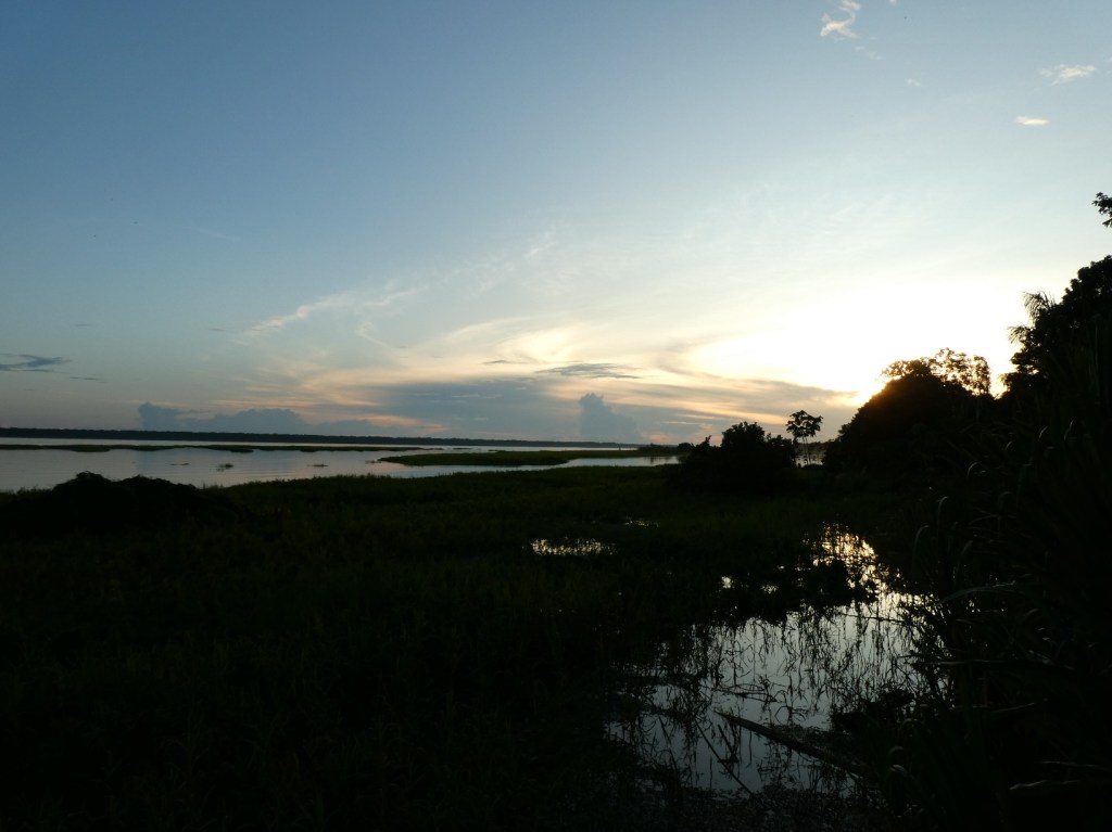 Zonsondergang over de Amazone