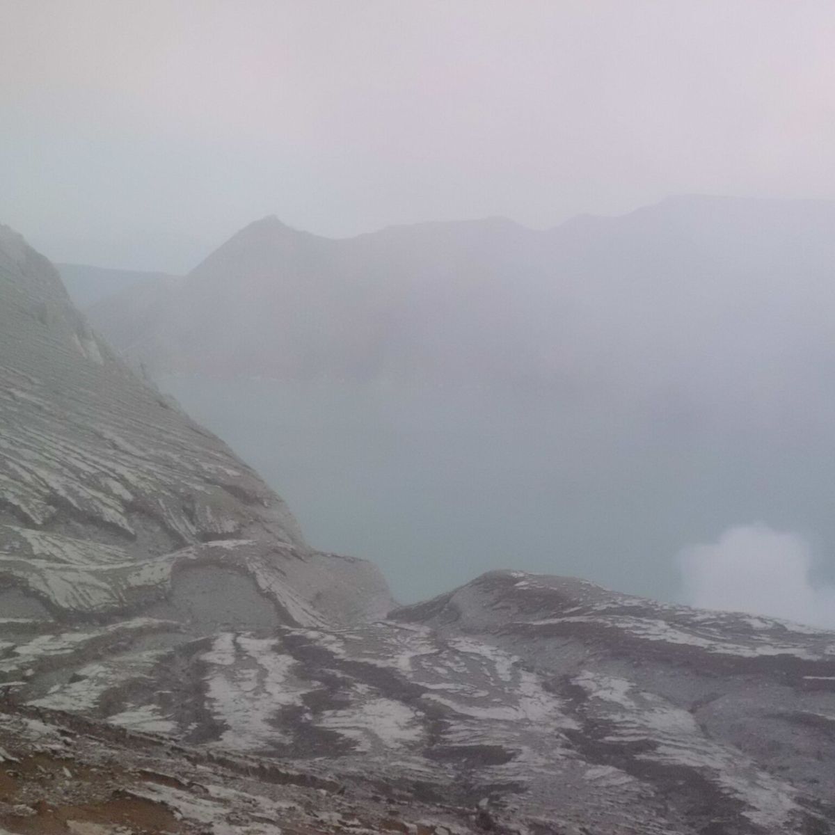 Kratermeer bij zonsopgang,&nbsp;Ijen