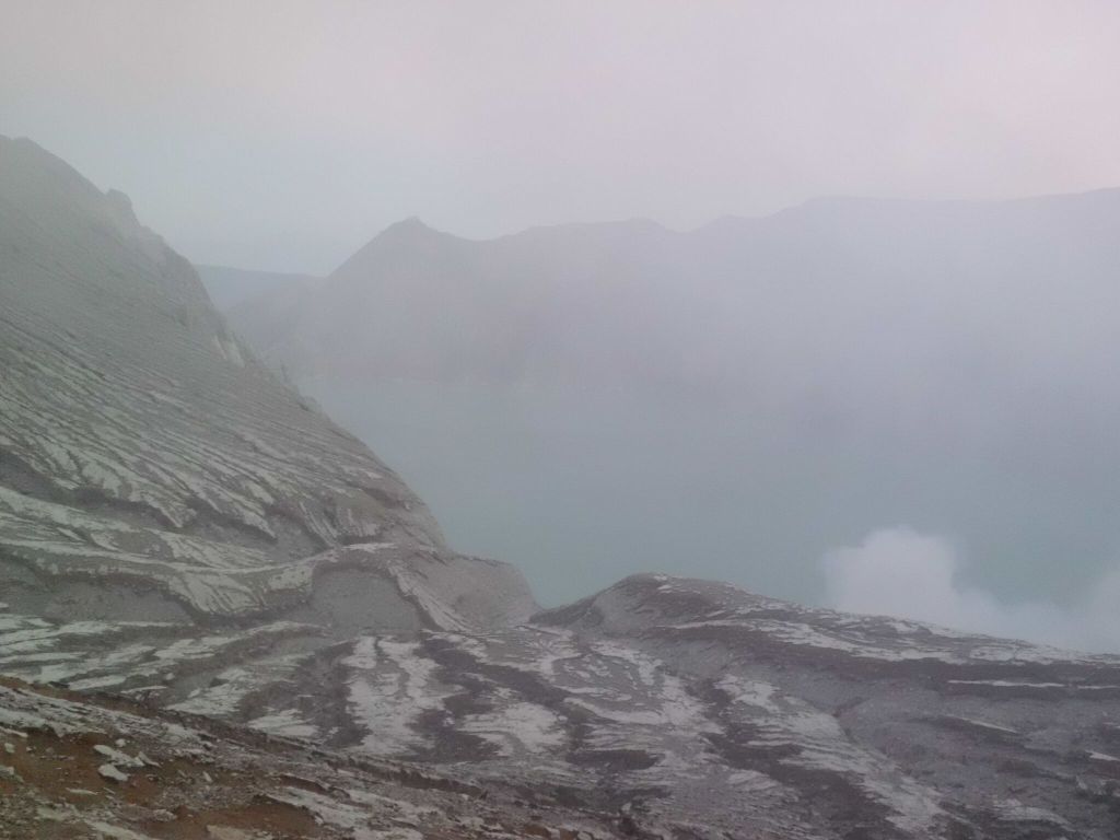 Kratermeer bij zonsopgang,&nbsp;Ijen