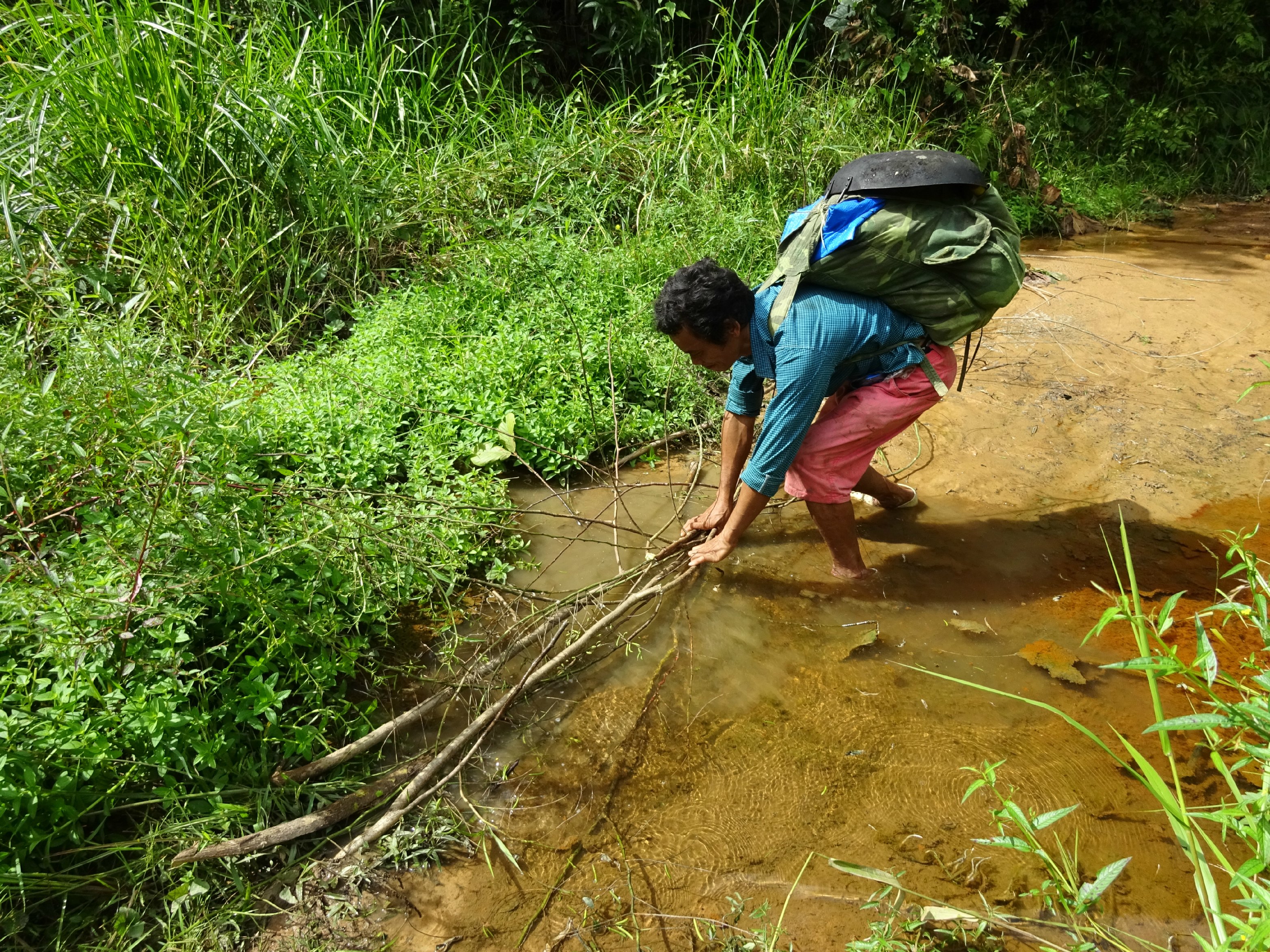 ...je eigen bruggen bouwen om stroompjes over te steken...