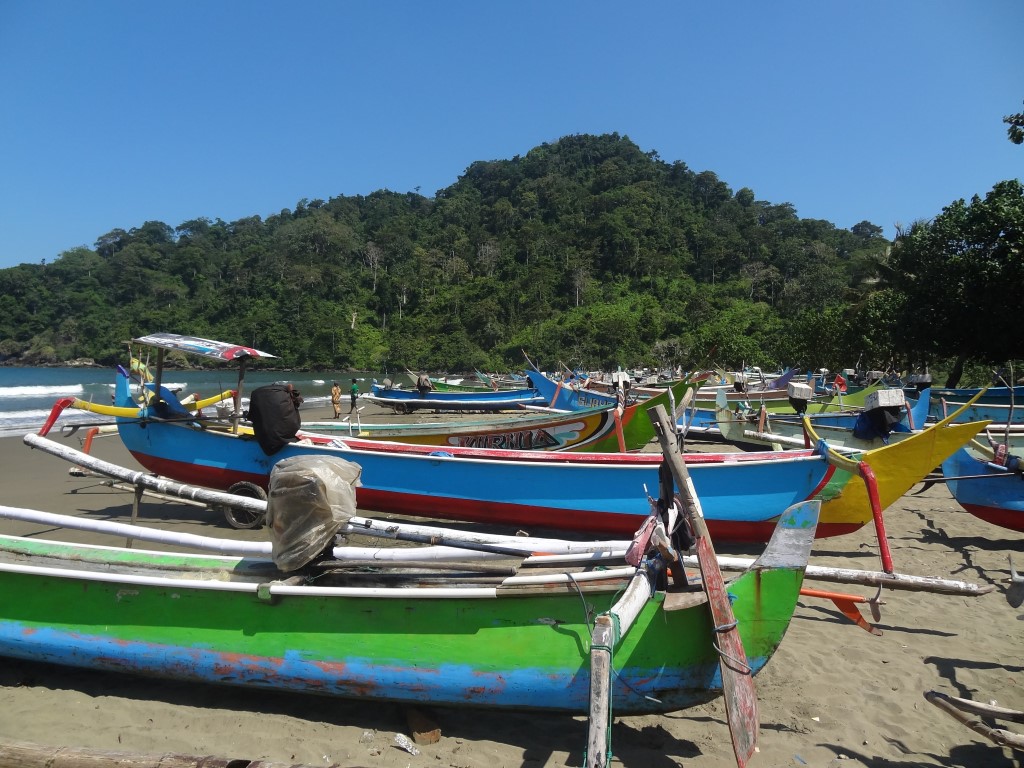 Vissersboten op het strand,&nbsp;Sukamade