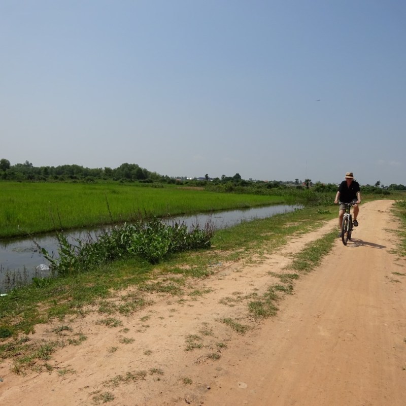 Fietsen naar de tempels over de achterafweggetjes, Siem&nbsp;Reap