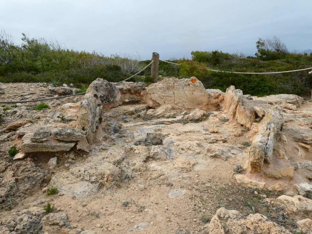 Graven rondom de Son Real necropolis