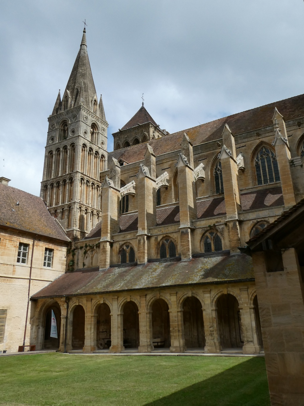 Abdij, Saint-Pierre-sur-Dives
